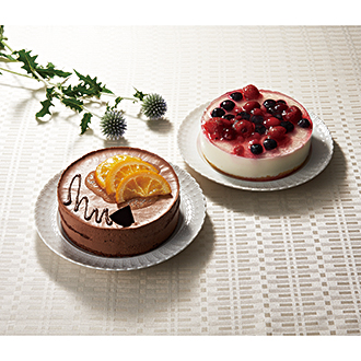 〈カフェ・ル・ポミエ〉オランジショコラとベリーズチーズケーキセット